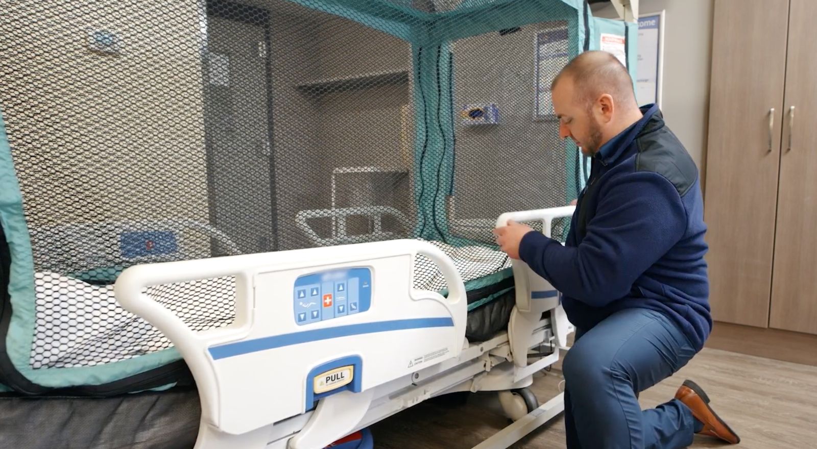 Man demonstrating usage of netting